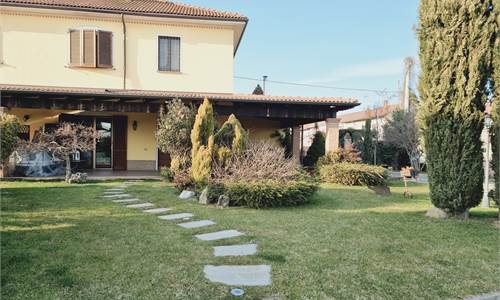 Villa Bifamiliare In Vendita a Alessandria